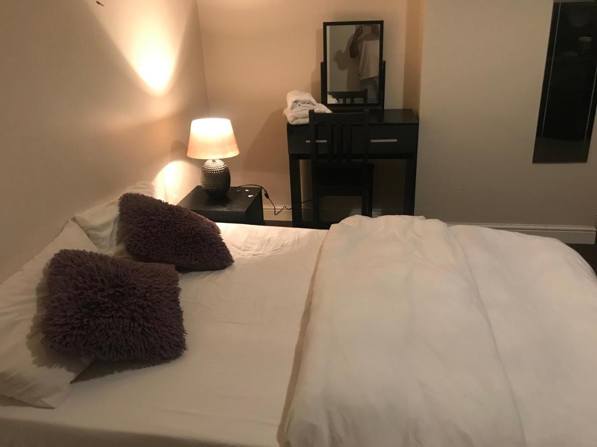 New Cross House Apartment Wolverhampton Bagian luar foto