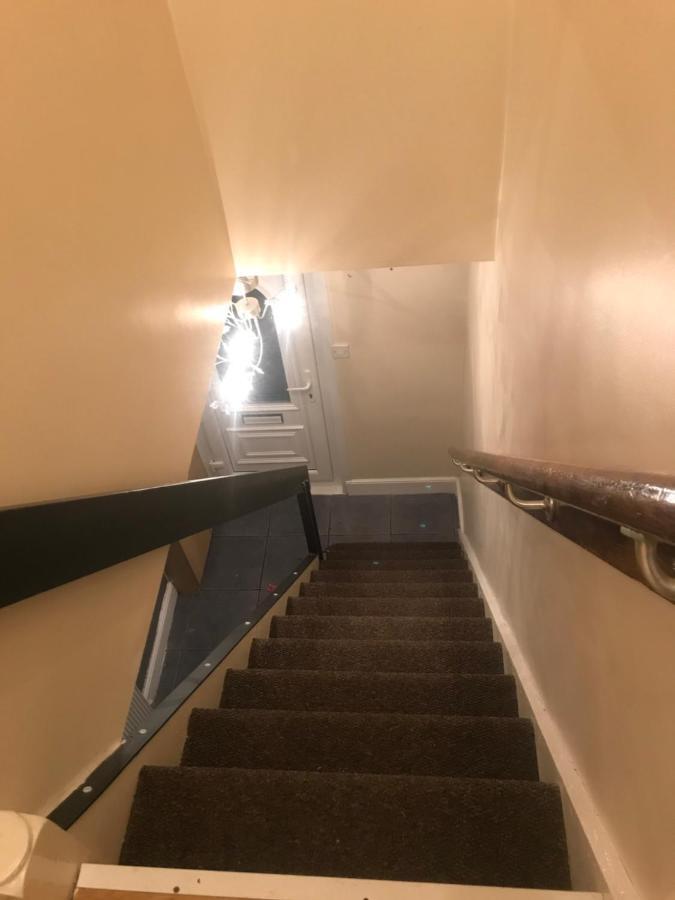 New Cross House Apartment Wolverhampton Bagian luar foto